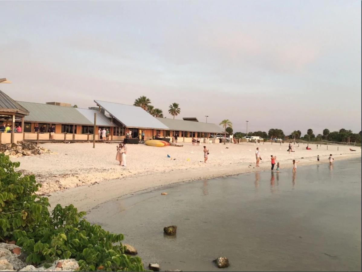 Beautiful New Luxury Townhome With Private Beach And Swimming Pools Ruskin Eksteriør bilde