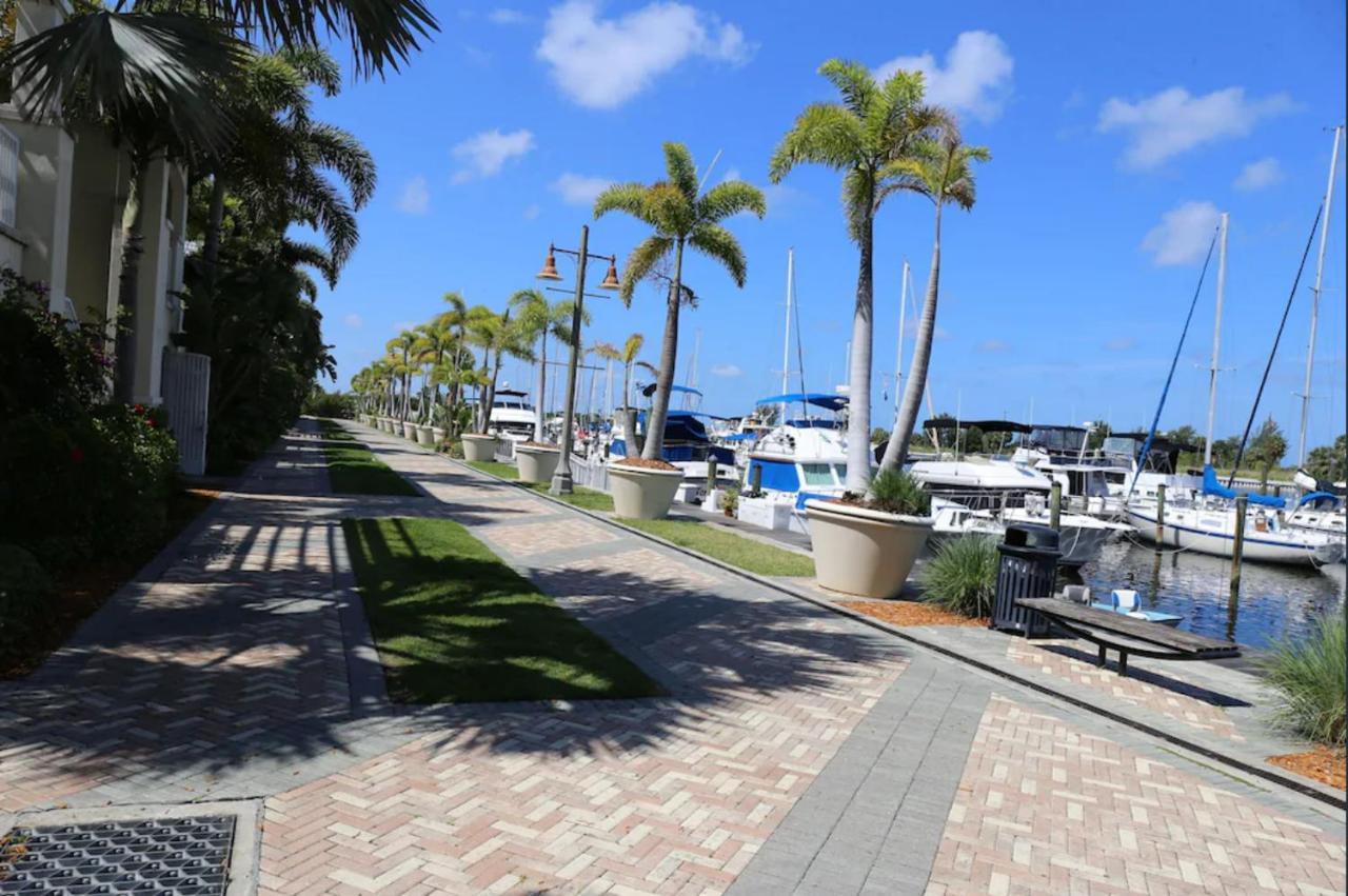 Beautiful New Luxury Townhome With Private Beach And Swimming Pools Ruskin Eksteriør bilde