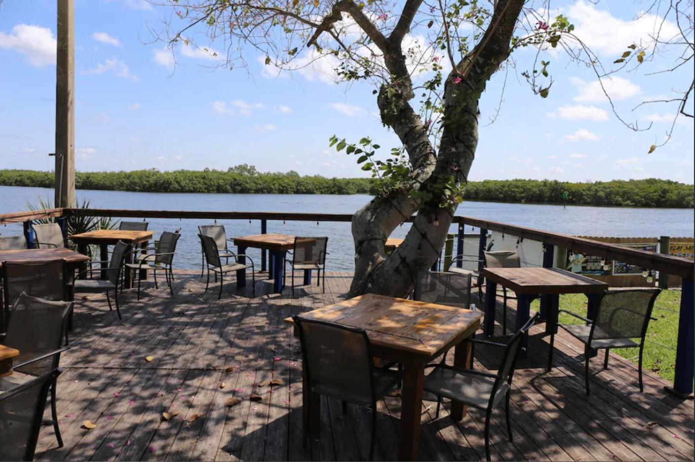 Beautiful New Luxury Townhome With Private Beach And Swimming Pools Ruskin Eksteriør bilde