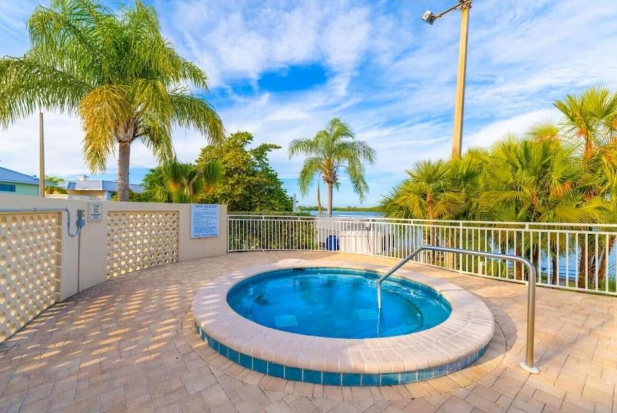Beautiful New Luxury Townhome With Private Beach And Swimming Pools Ruskin Eksteriør bilde